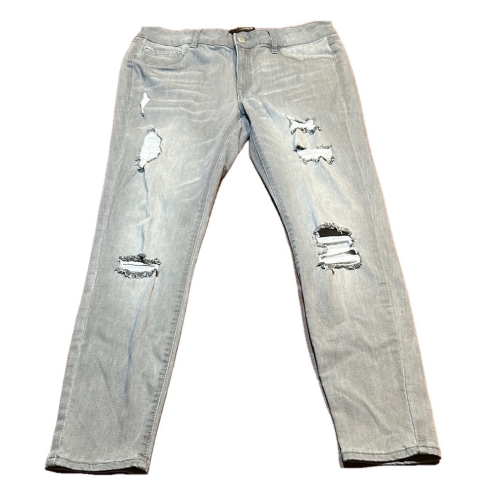 REFUGE Light Gray Skinny Leg Distressed
Jeans Size 10